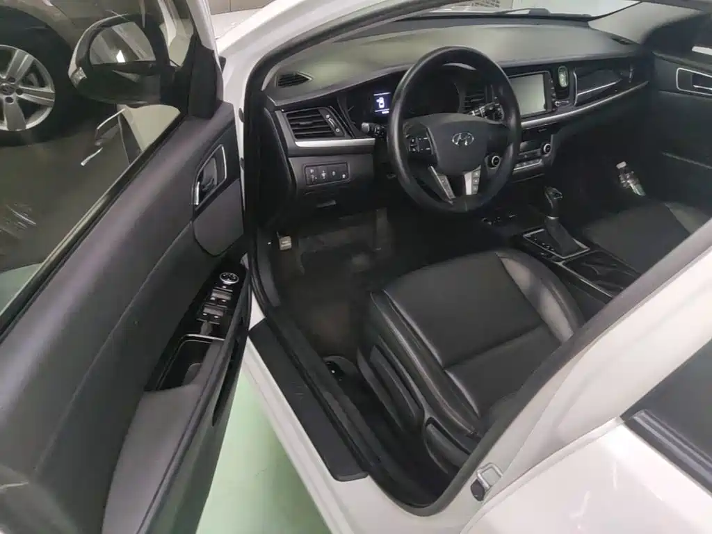 Hyundai Mistra — фото 15