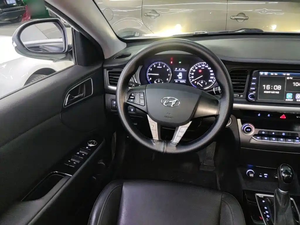 Hyundai Mistra — фото 10