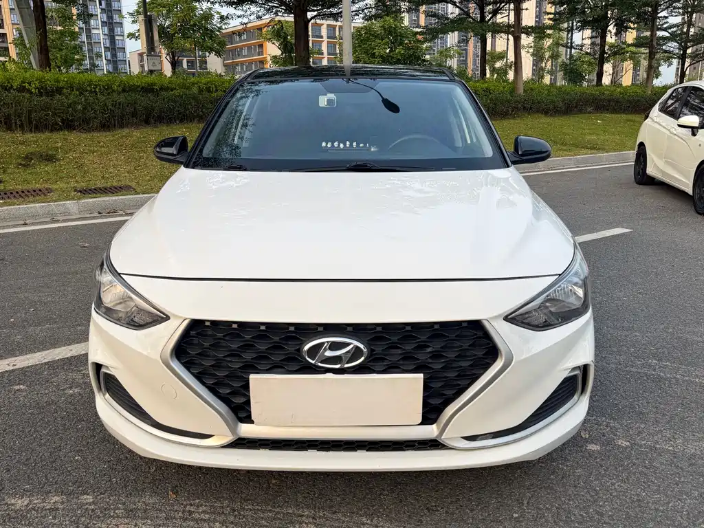 Hyundai Elantra — фото 2
