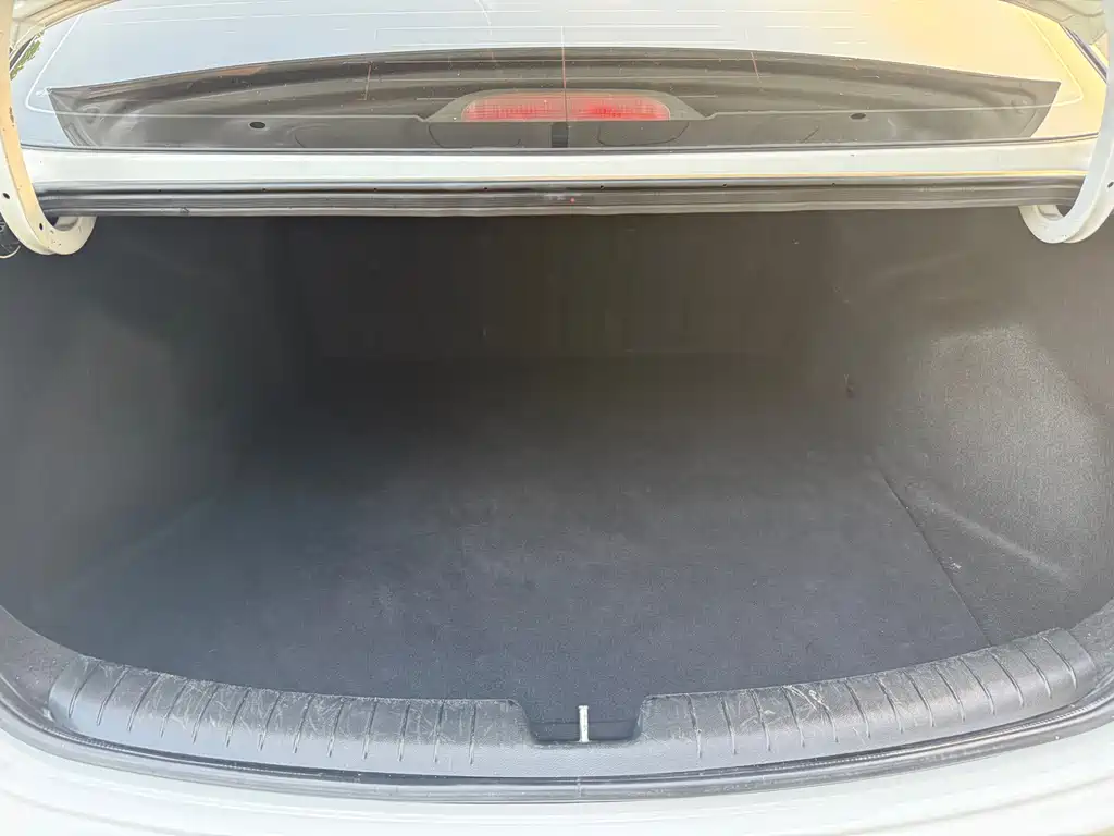 Hyundai Elantra — фото 14