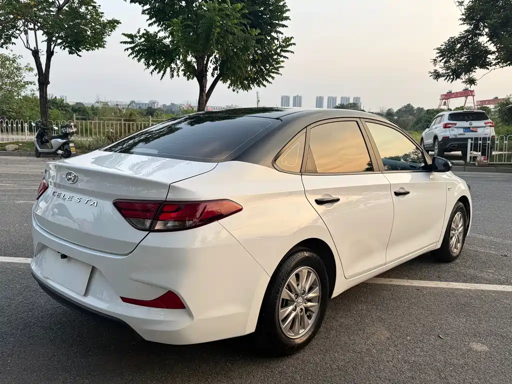 Hyundai Elantra — фото 17