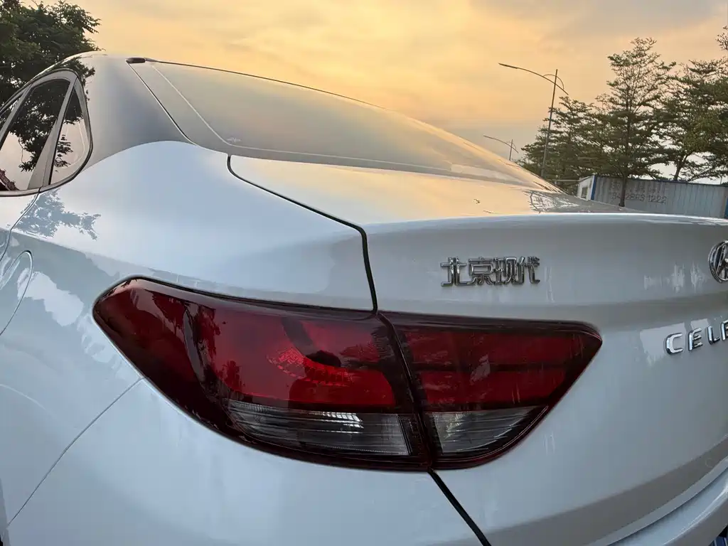 Hyundai Elantra — фото 4