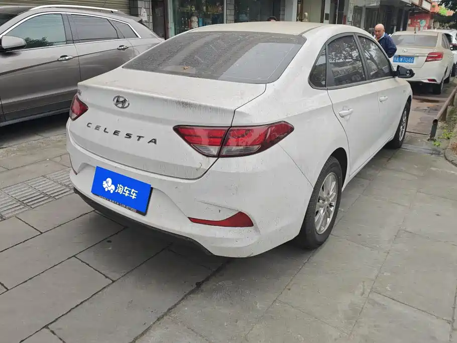 Hyundai Elantra — фото 3