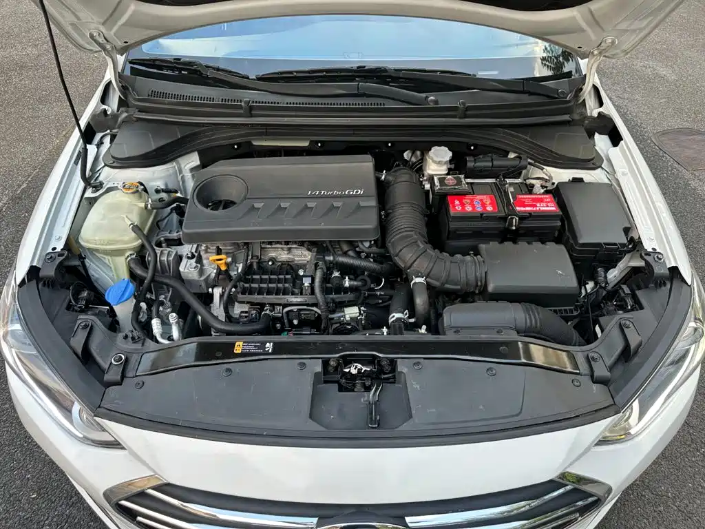 Hyundai Elantra — фото 20