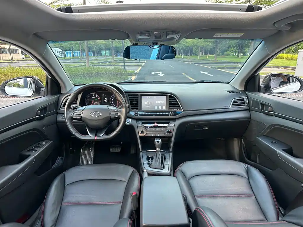Hyundai Elantra — фото 8