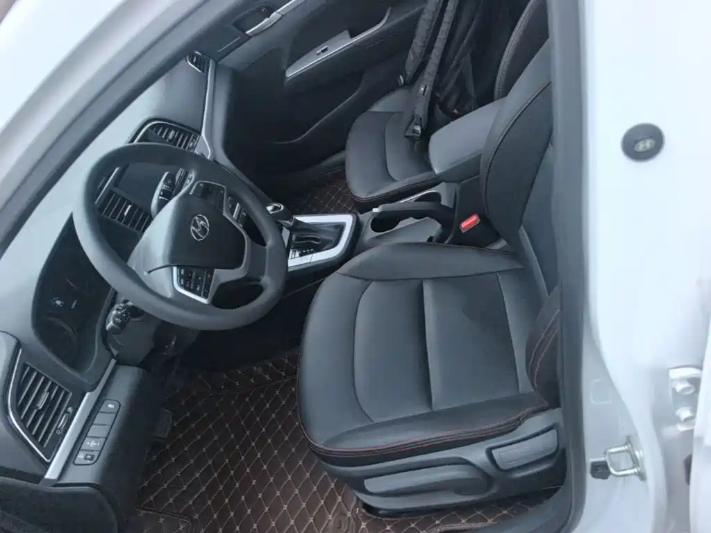 Hyundai Elantra — фото 14