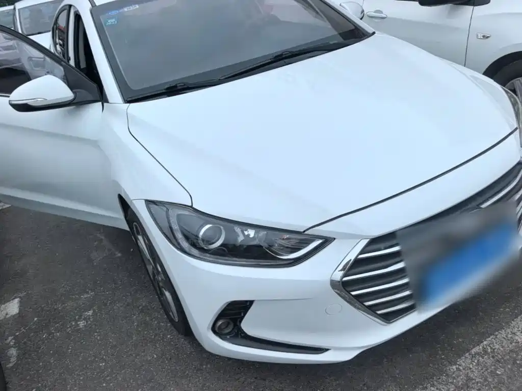 Hyundai Elantra — фото 3