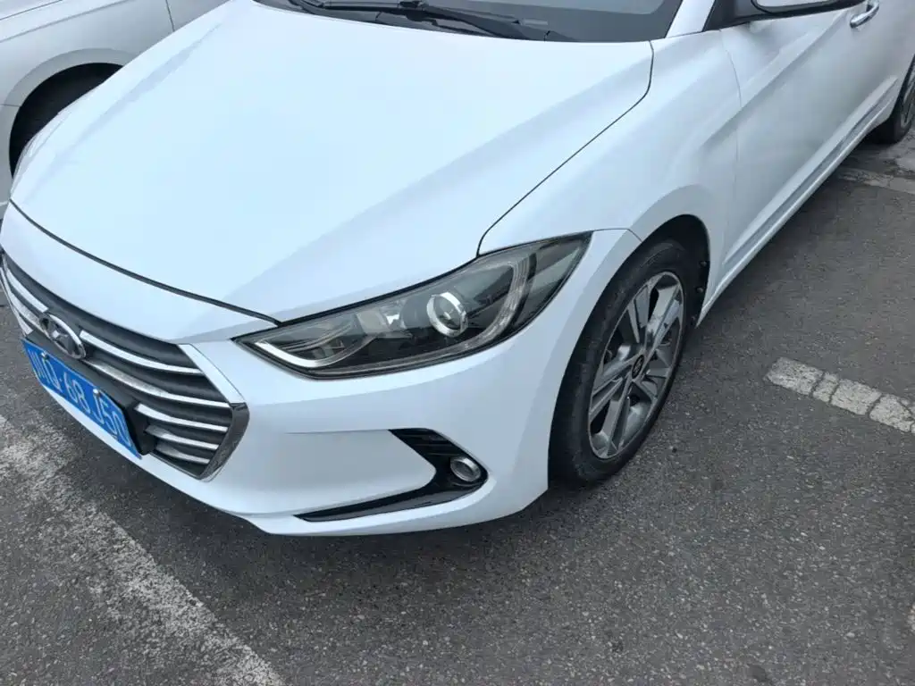 Hyundai Elantra — фото 23