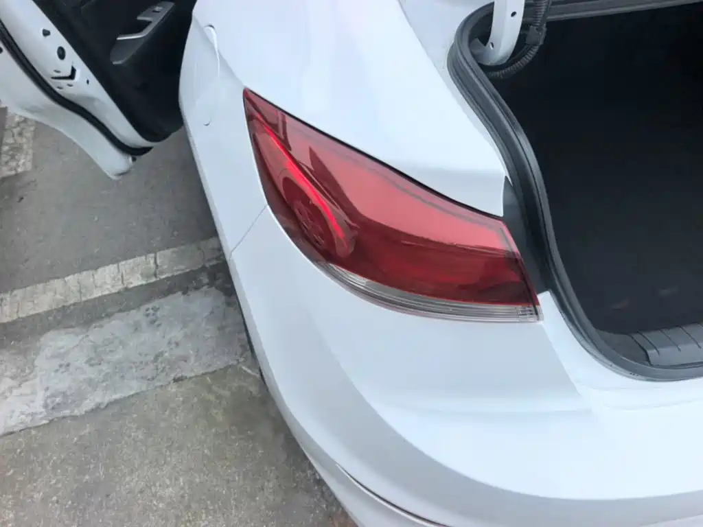 Hyundai Elantra — фото 4