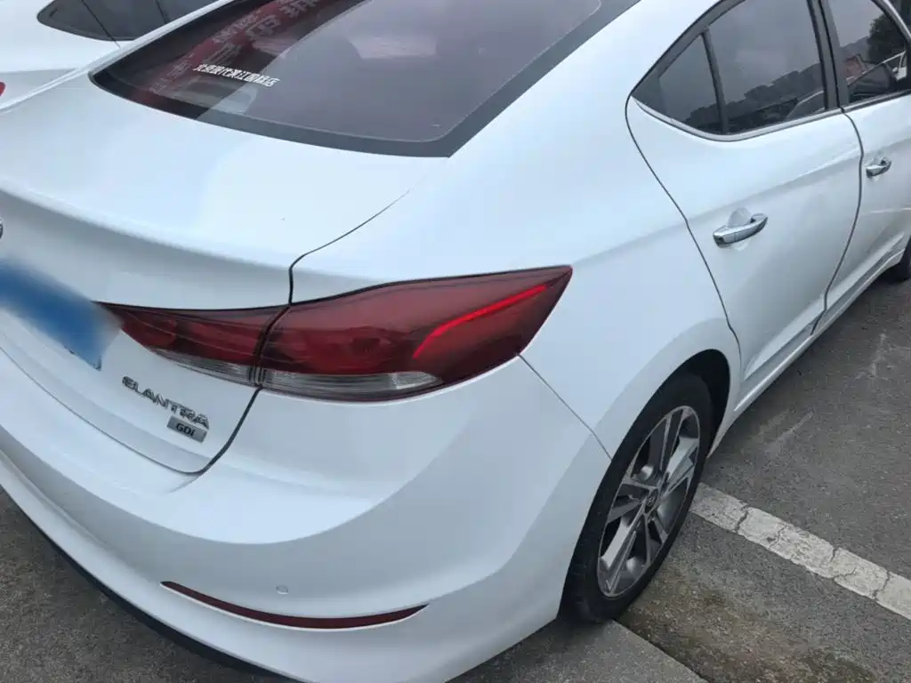 Hyundai Elantra — фото 6