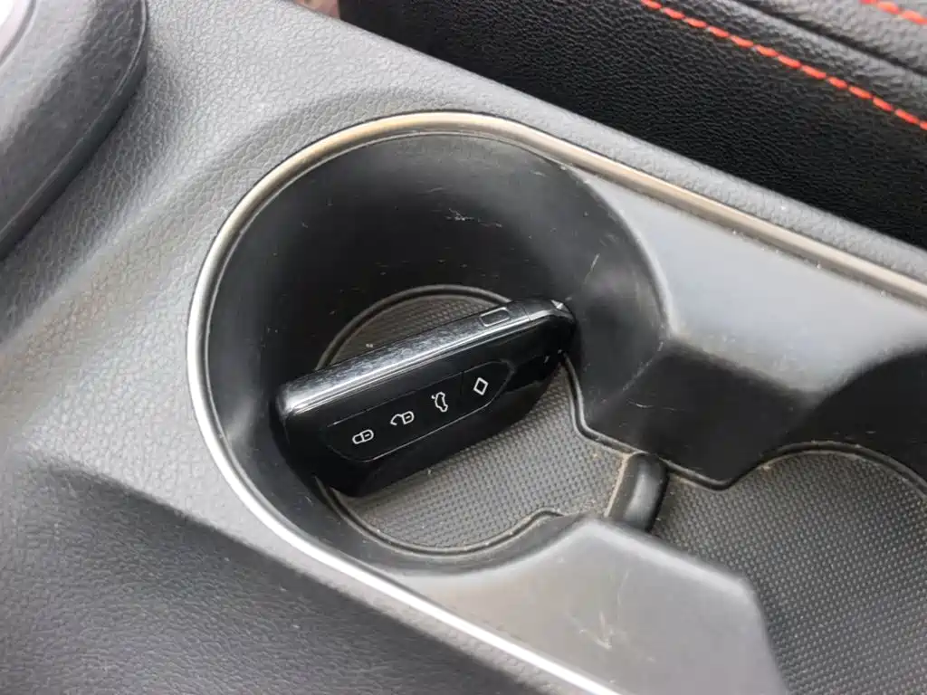 Hyundai Elantra — фото 8