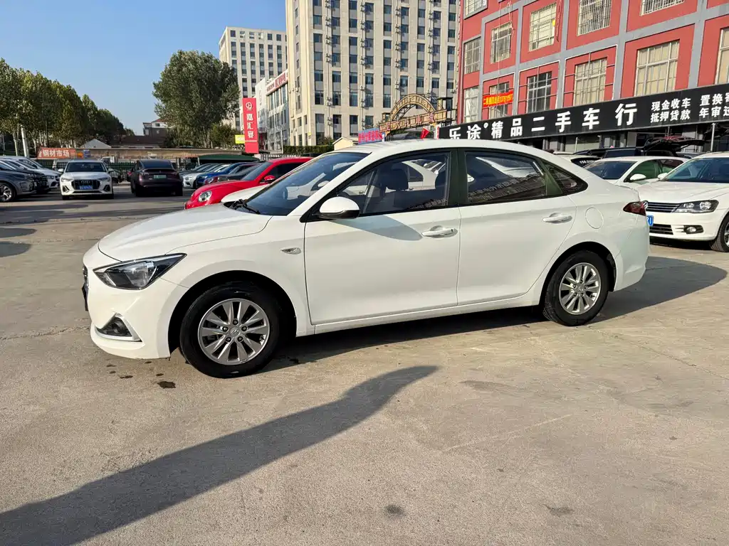Hyundai Elantra — фото 3