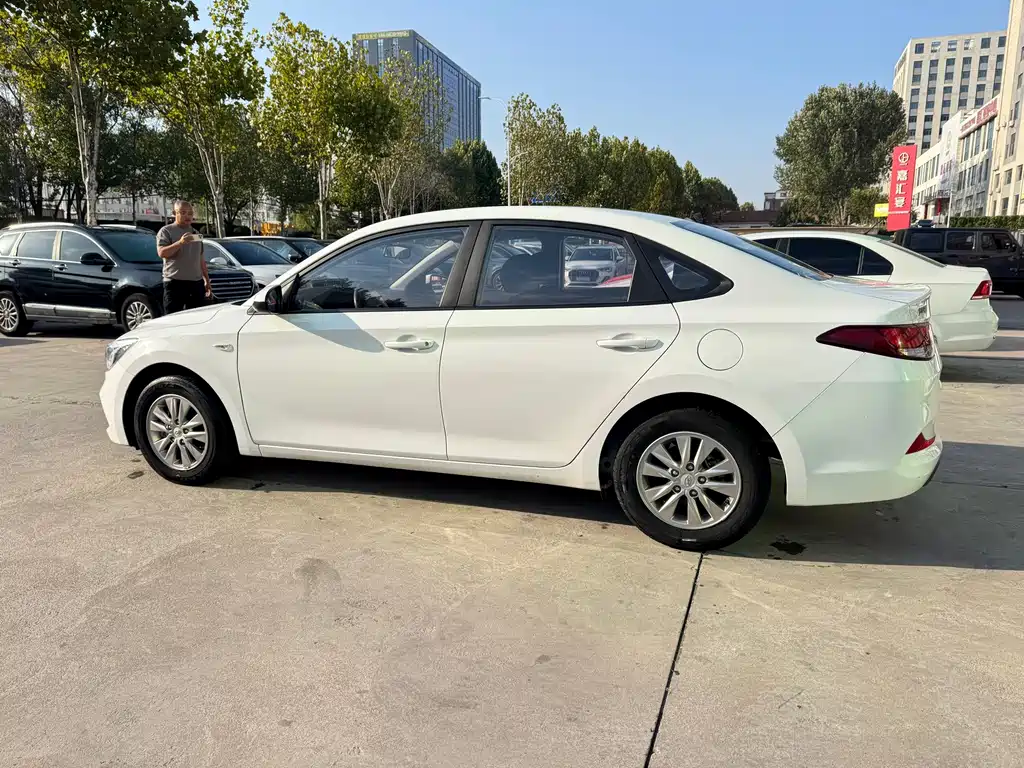 Hyundai Elantra — фото 4
