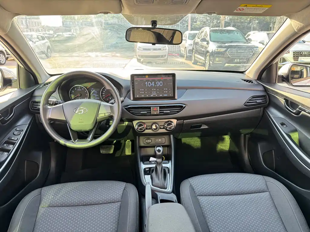 Hyundai Elantra — фото 9