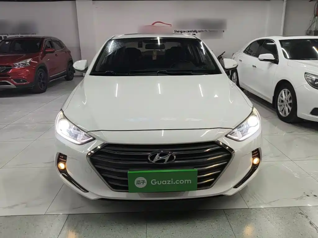 Hyundai Elantra — фото 2