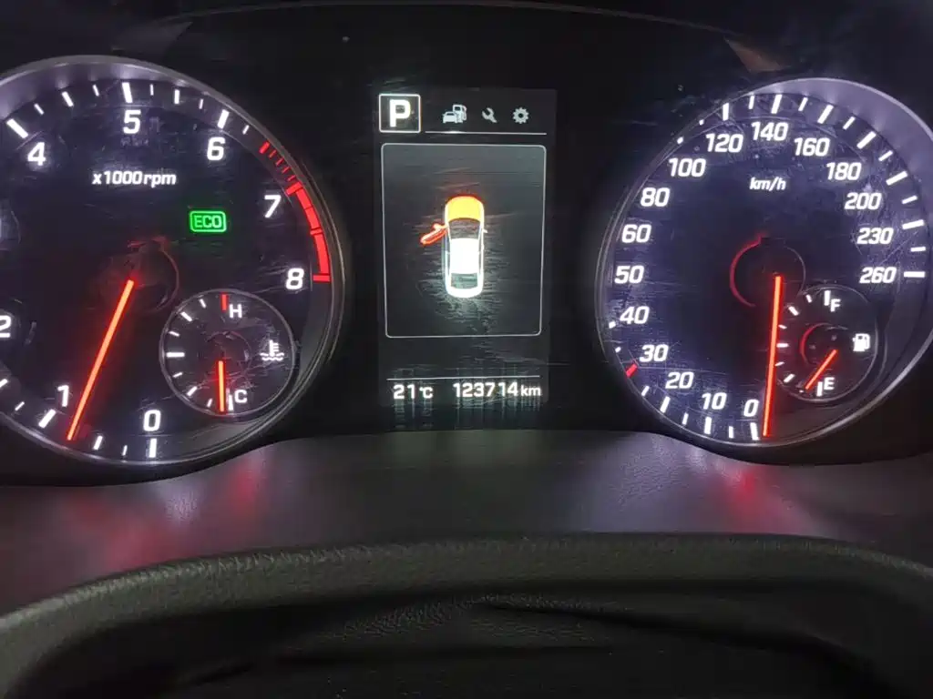 Hyundai Elantra — фото 11