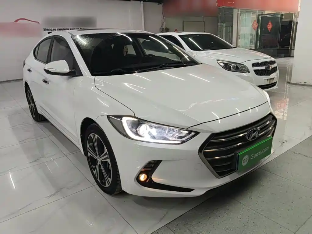 Hyundai Elantra — фото 3