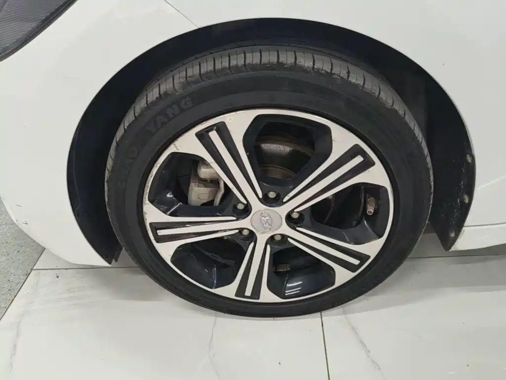 Hyundai Elantra — фото 22