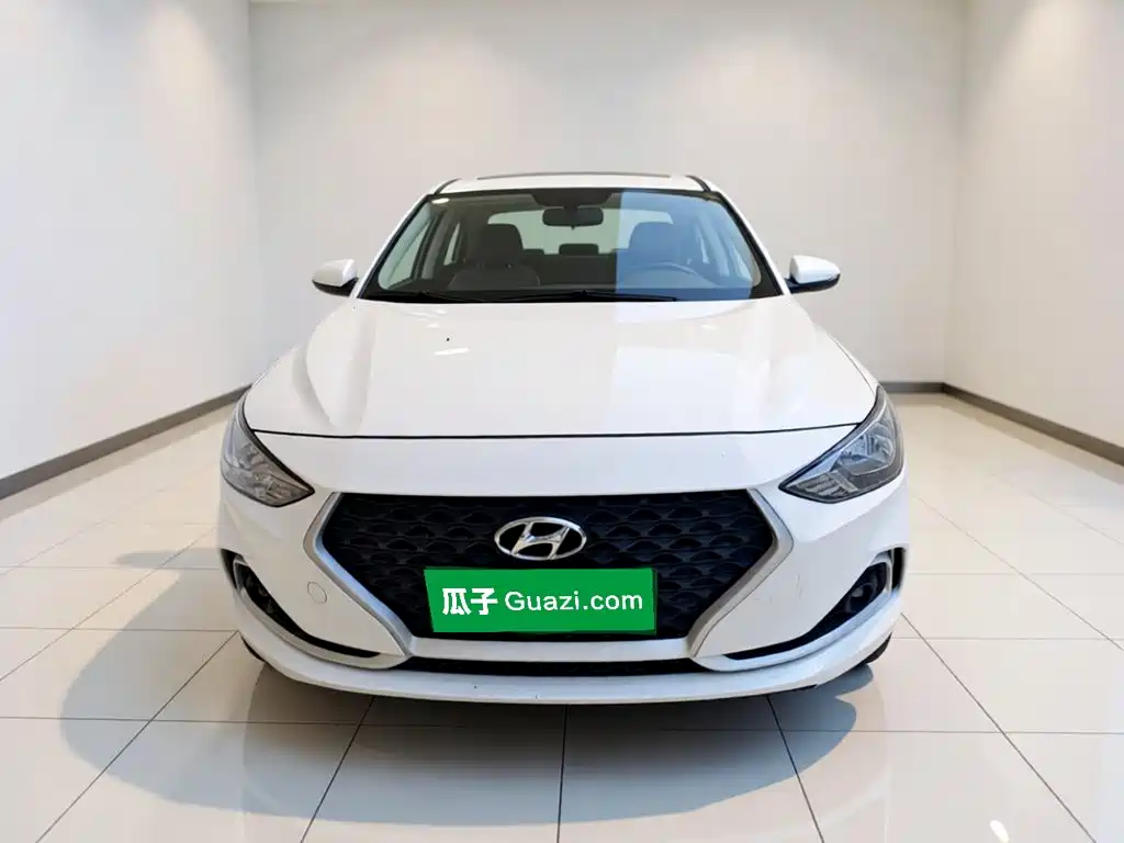 Hyundai Elantra — фото 2