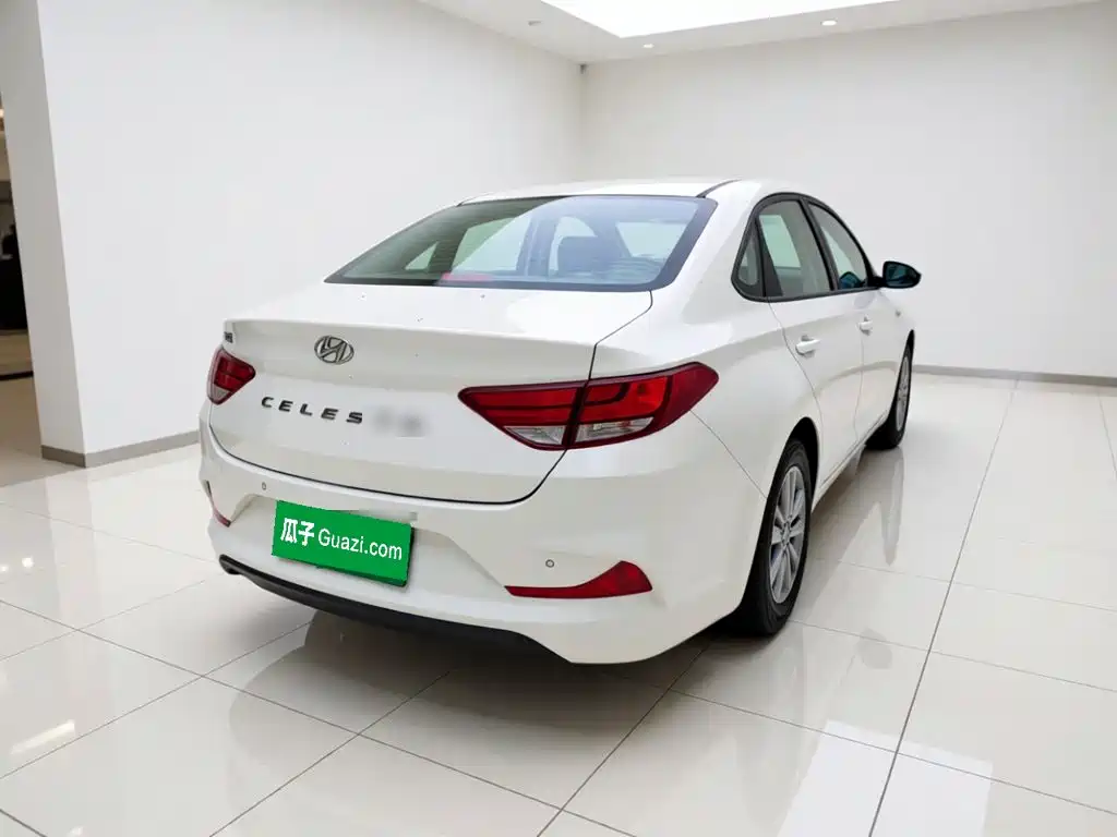 Hyundai Elantra — фото 4
