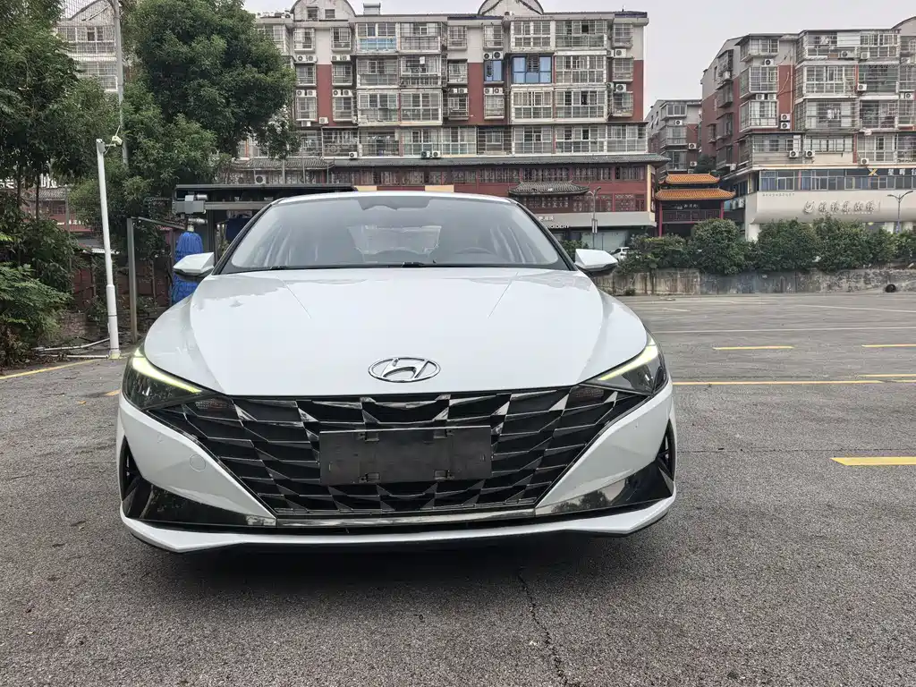 Hyundai Elantra — фото 2
