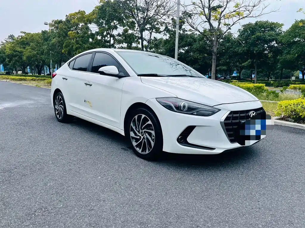 Hyundai Elantra — фото 3