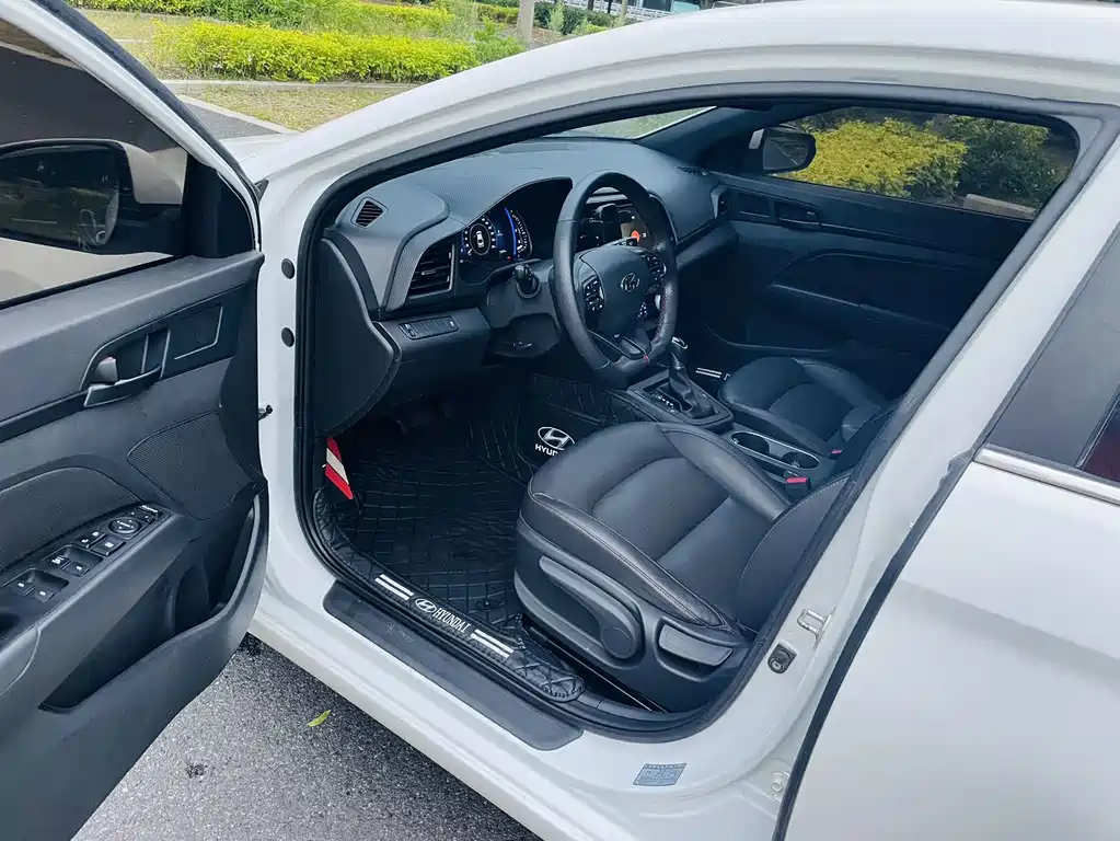Hyundai Elantra — фото 4