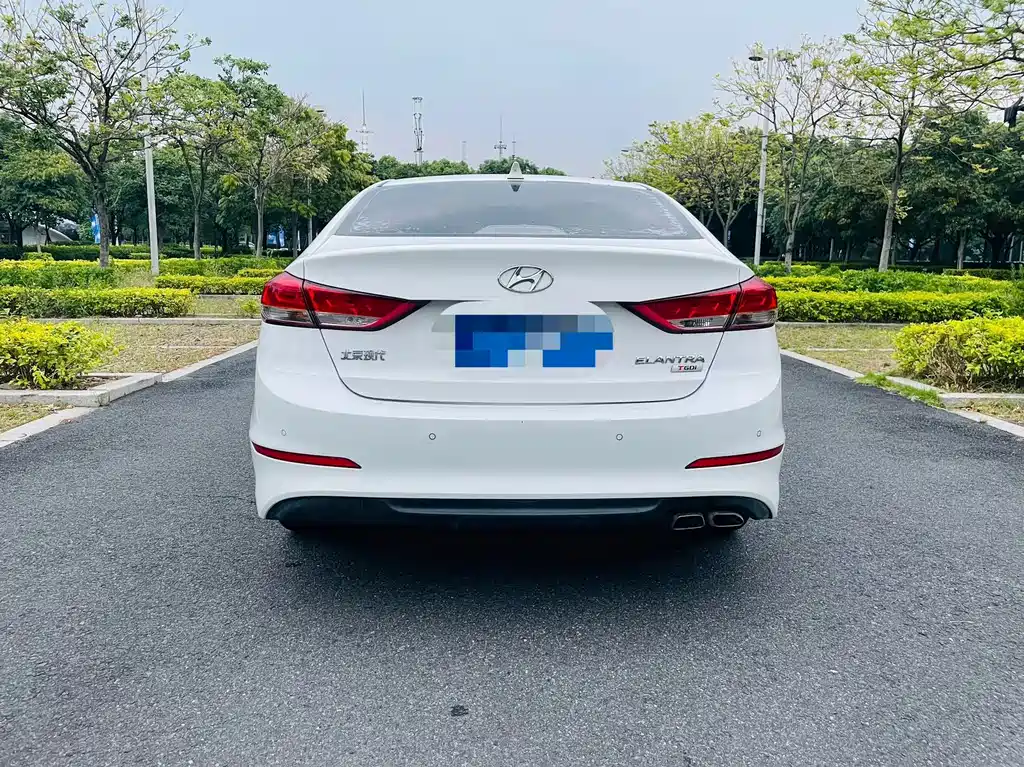 Hyundai Elantra — фото 8