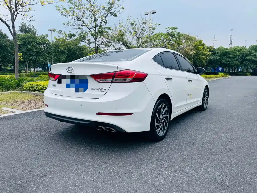 Hyundai Elantra — фото 9