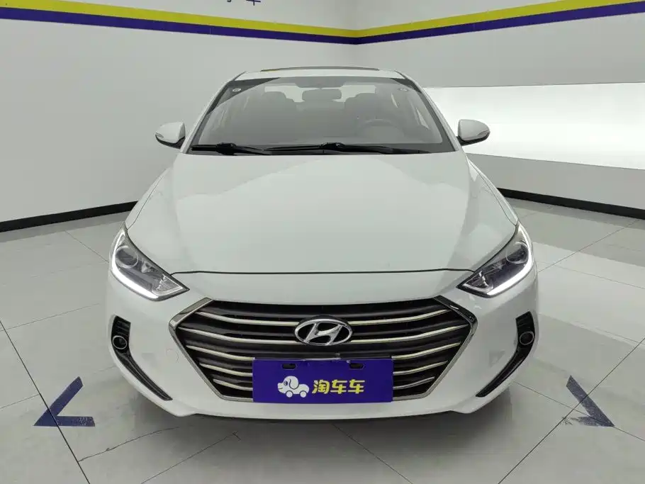 Hyundai Elantra — фото 2