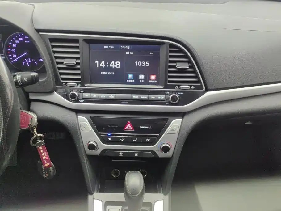 Hyundai Elantra — фото 13