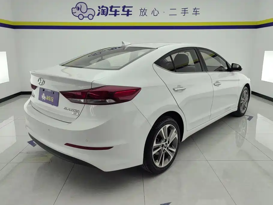 Hyundai Elantra — фото 3