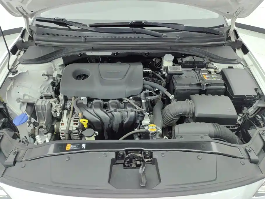 Hyundai Elantra — фото 10