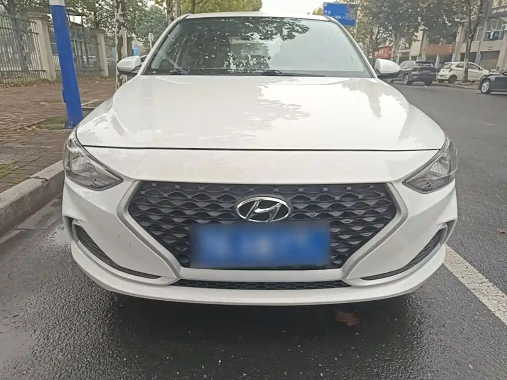 Hyundai Elantra — фото 2