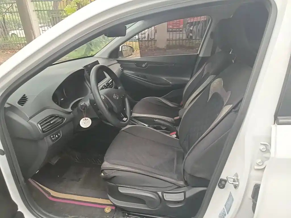 Hyundai Elantra — фото 14