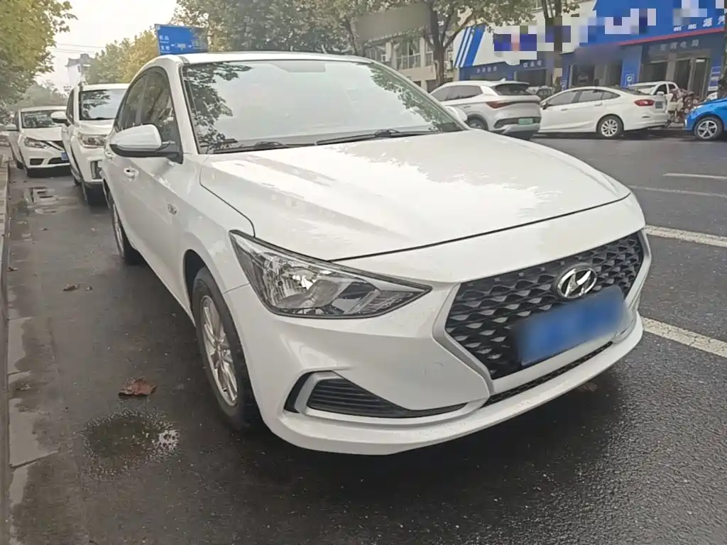 Hyundai Elantra — фото 3