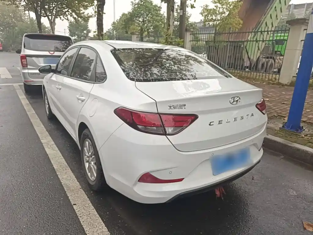 Hyundai Elantra — фото 4