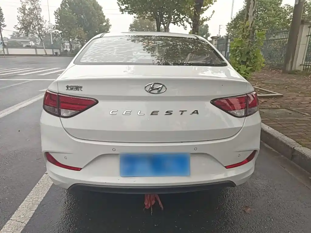 Hyundai Elantra — фото 5