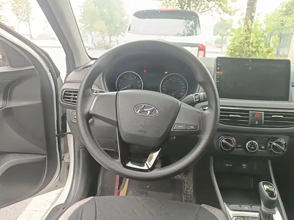 Hyundai Elantra — фото 10