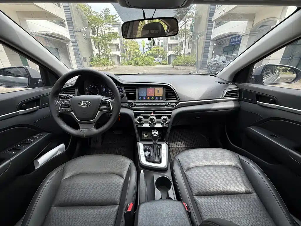 Hyundai Elantra — фото 4