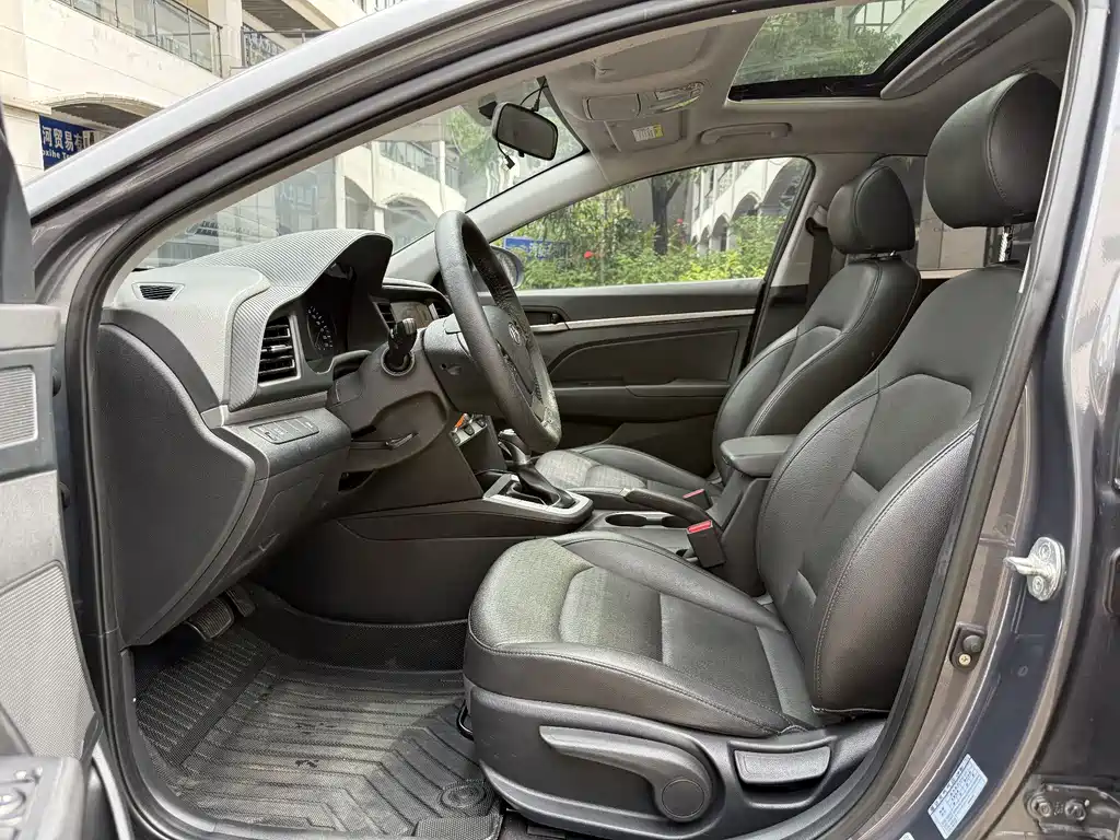 Hyundai Elantra — фото 5