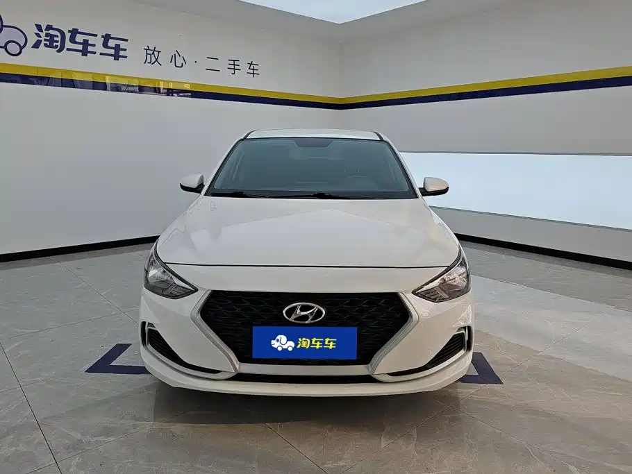 Hyundai Elantra — фото 2