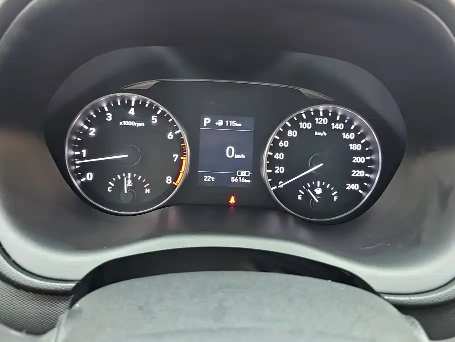 Hyundai Elantra — фото 14