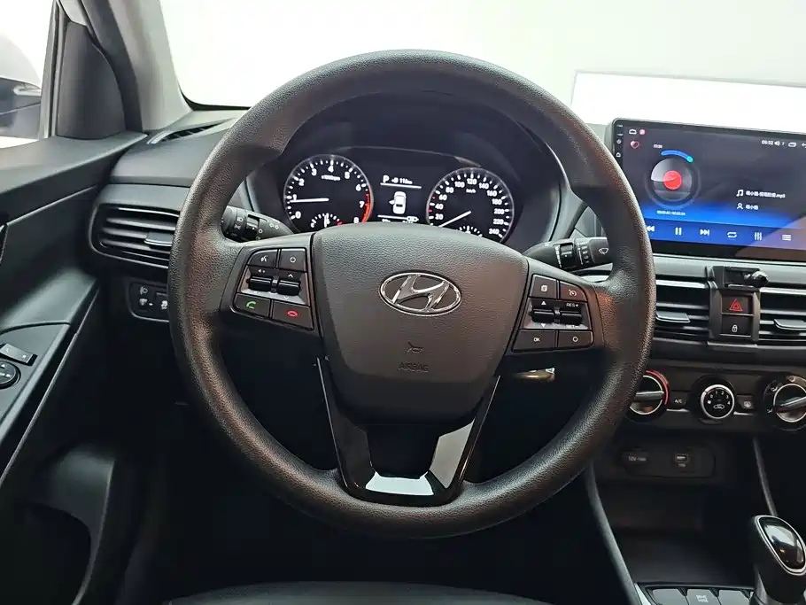 Hyundai Elantra — фото 15