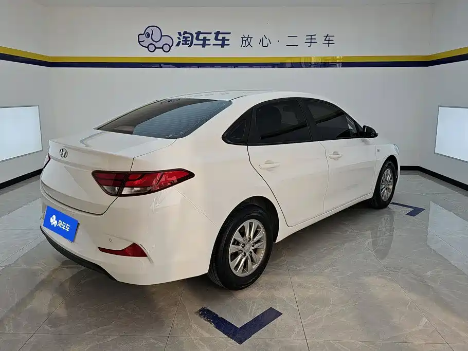 Hyundai Elantra — фото 3