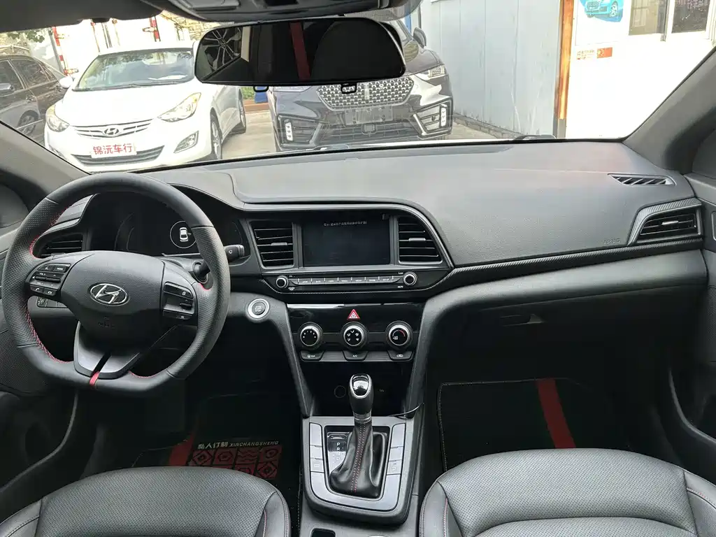 Hyundai Elantra — фото 4