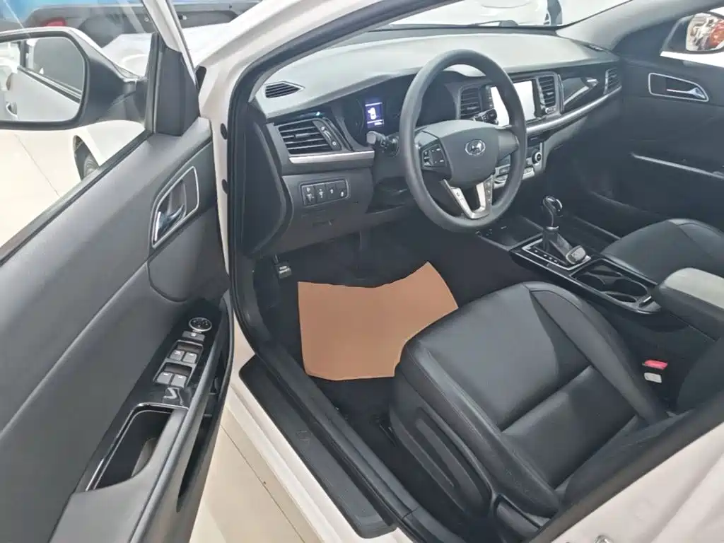 Hyundai Mistra — фото 15