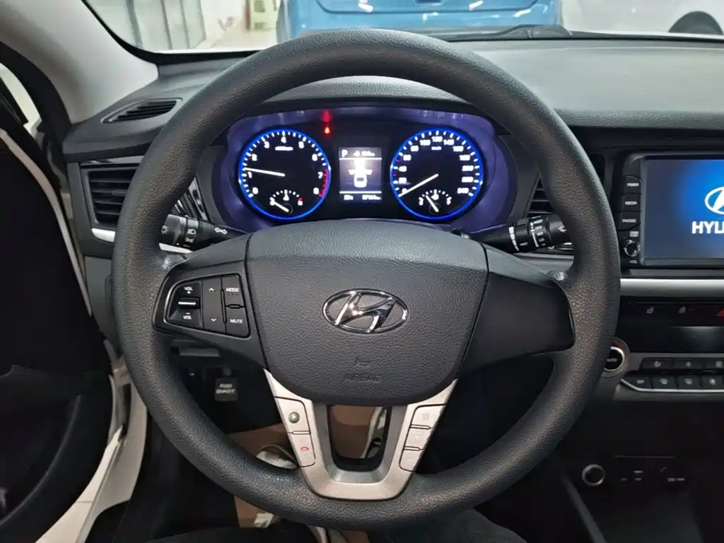 Hyundai Mistra — фото 10