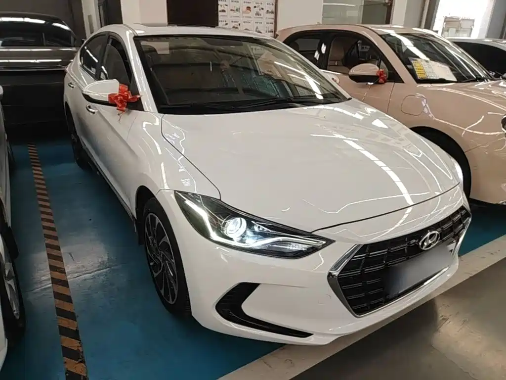 Hyundai Elantra — фото 3