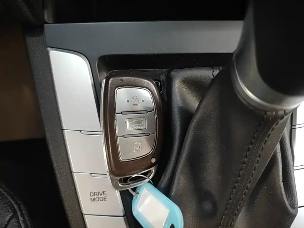 Hyundai Elantra — фото 8